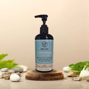 Head & Tails Pets Restoring Antimicrobial Shampoo 250 Ml